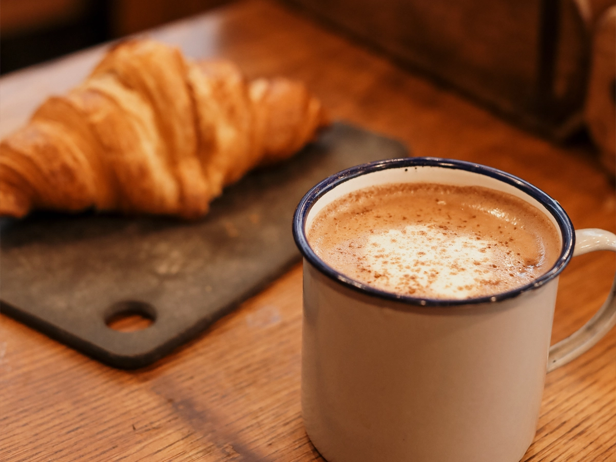 Détail petit-déjeuner avec boisson chaude Ma Première Cantine